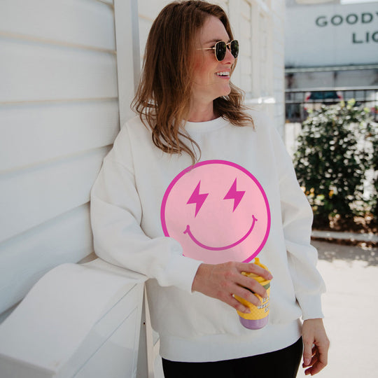 https://cdn.shopify.com/s/files/1/0829/0949/products/graphic-sweater-smiley-face-spark-white_540x.jpg?v=1684865626