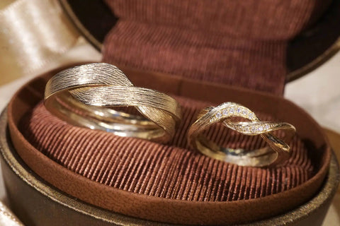 Chia Jewelry婚戒對戒客製化，獨特的二合一設計k金婚戒鑲碎鑽款式