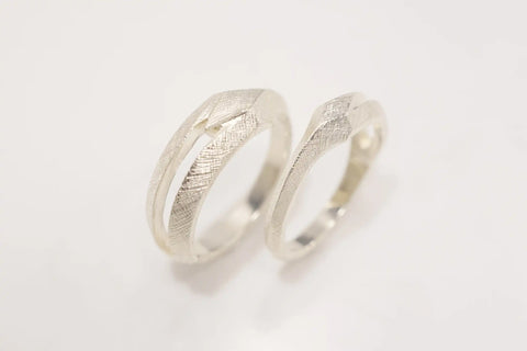 Chia Jewelry訂製k金婚戒對戒，以字母為主題的幾何簡約婚戒設計，屬於你的獨特個性女婚戒