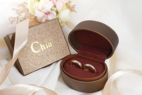 Chia Jewelry婚戒與週年對戒客製化，以字母k為主題的簡約婚戒設計，獨特質感紋路k金婚戒款式