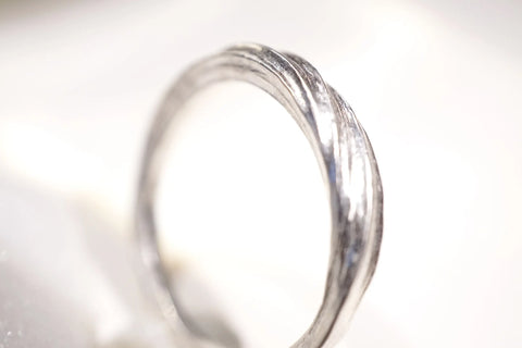 Chia Jewelry訂製婚戒對戒品牌，以水為主題的獨特簡約婚戒設計，手工打造你的夢想婚戒