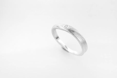 Chia Jewelry婚戒對戒客製化，女戒以14k金鑽石製作，手工製作獨特質感簡約設計款式