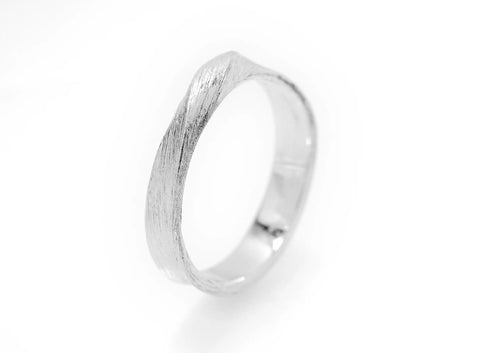 Chia Jewelry婚戒對戒客製化，男戒以14k金鑽石製作，手工製作獨特質感簡約設計款式
