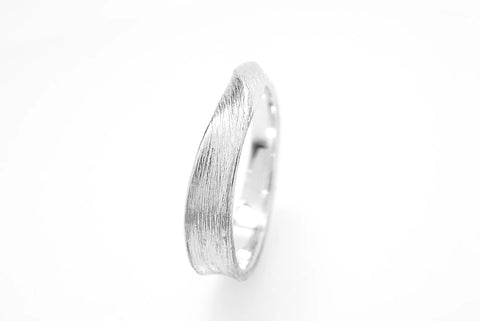 Chia Jewelry婚戒對戒客製化，男戒以14k金鑽石製作，手工製作獨特質感簡約設計款式