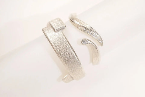 Chia Jewelry客製化k金婚戒對戒品牌推薦分享，以風雨為主題的獨特簡約婚戒設計，採用14k金和鑽石製作
