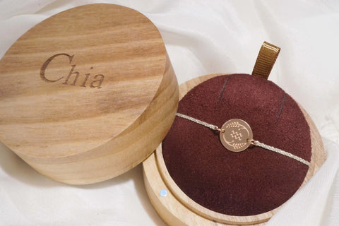 Chia Jewelry訂做彌月金飾、滿月禮物與週歲禮物。客製化獨一無二的寶寶禮物