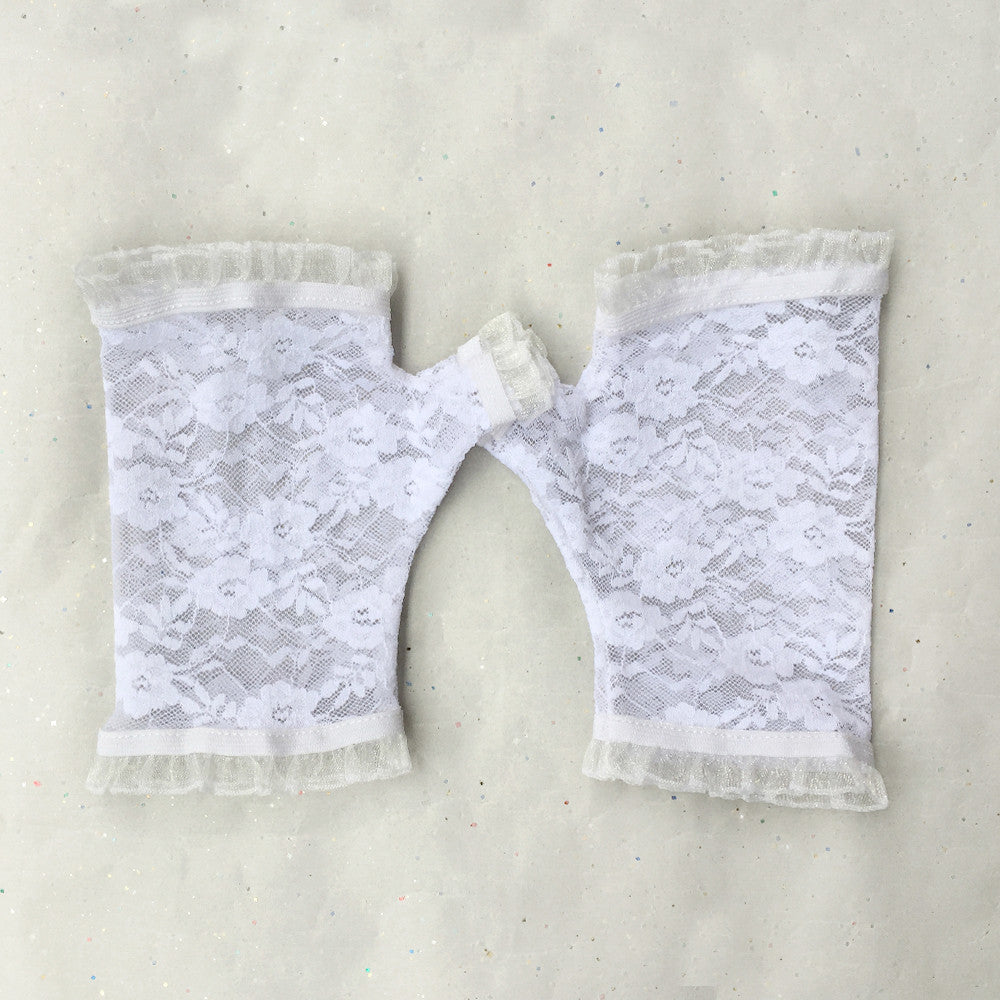 white lace fingerless wedding gloves