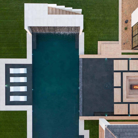 Large pool with Ledge in-pool lounge chairs