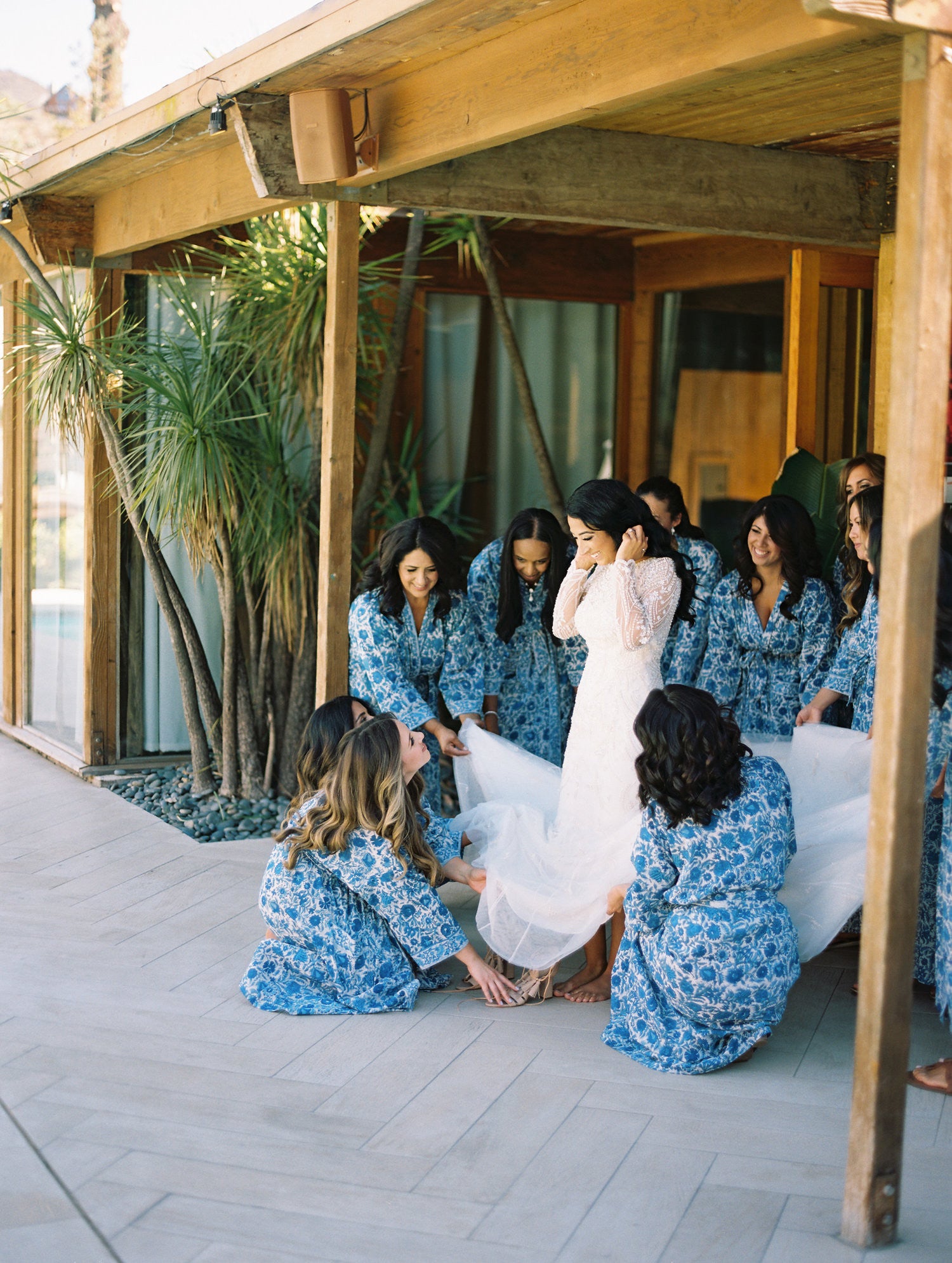 Perfekte Brautjungfern-Kimono-Roben – Ein Altweibersommer