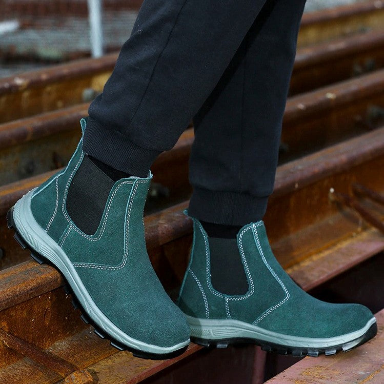 Comfortable safety boots with steel toe caps