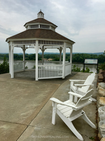 Hermann Hill Bed and Breakfast - Gazebo over the Missouri