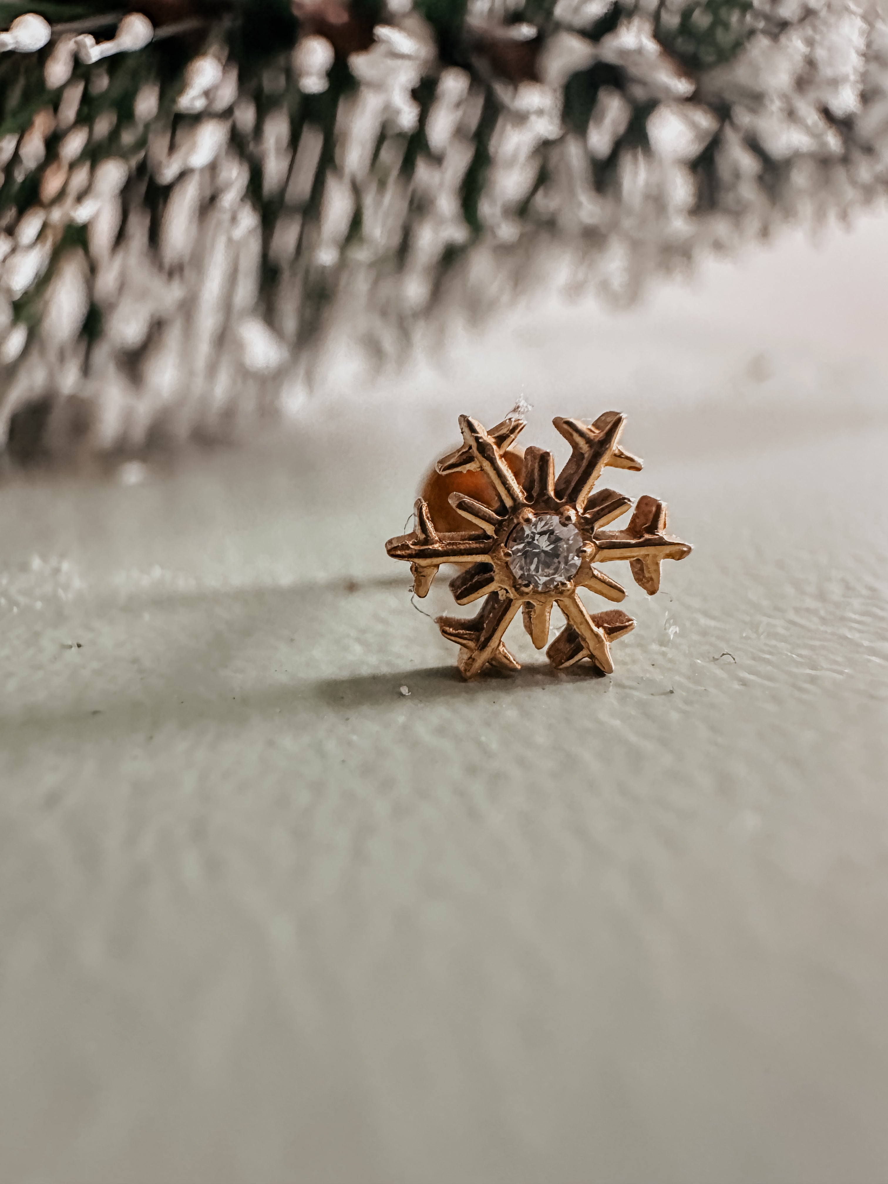 Snowflake Flat Back (one stud)