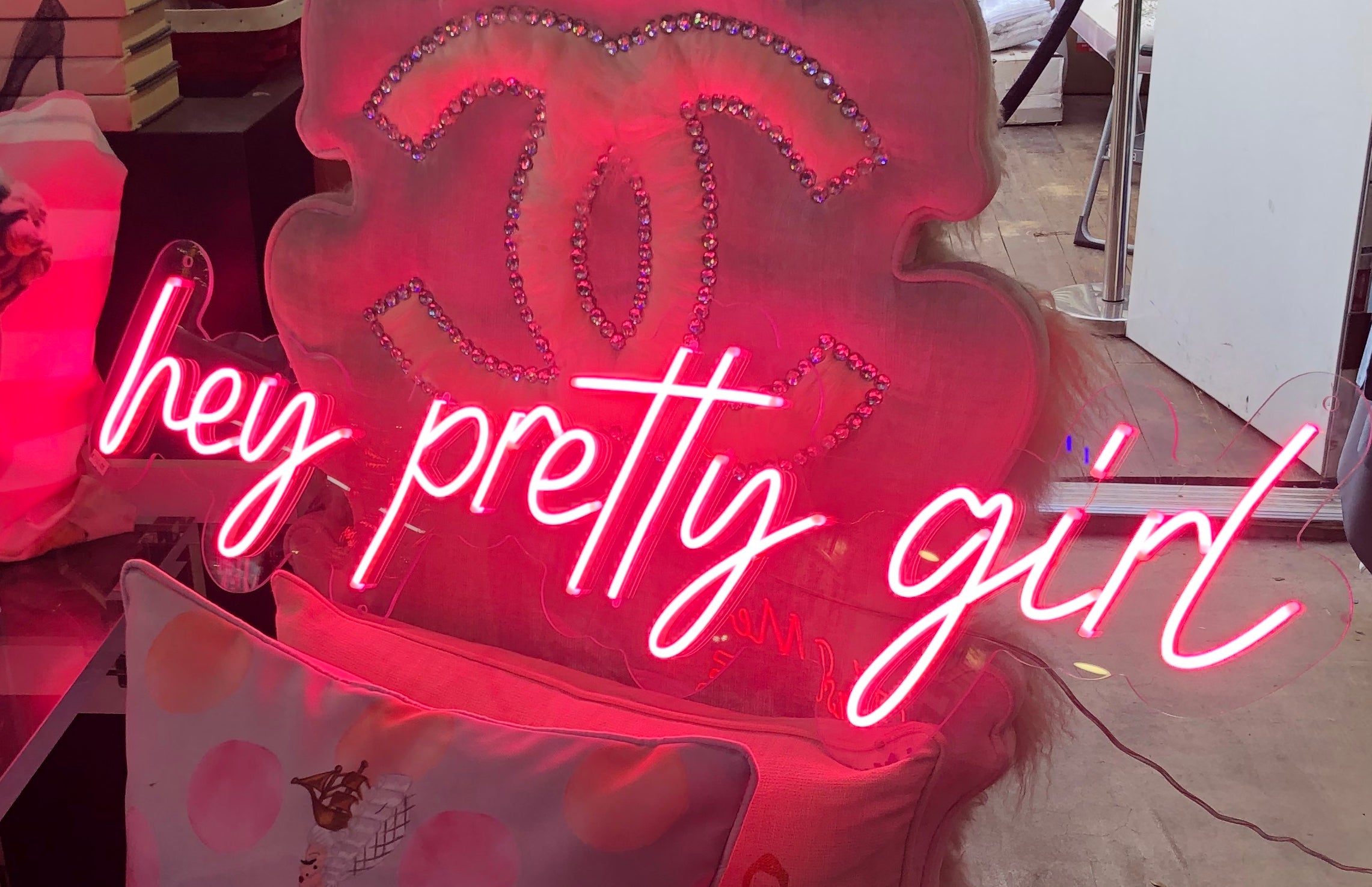 Hey pretty girl LED – Duroque