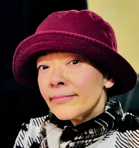 Mizue Murakami with red hat