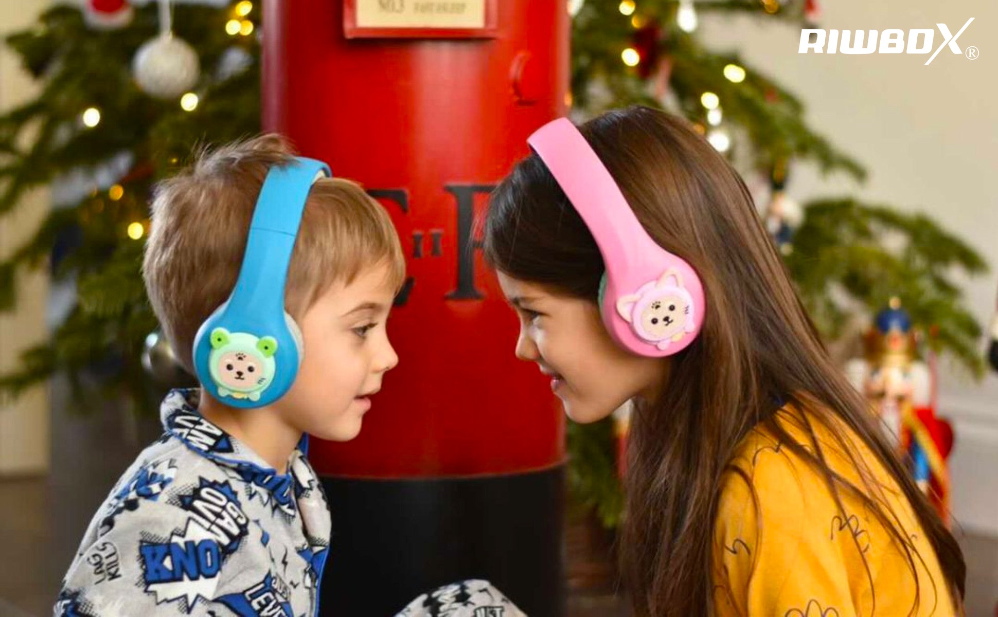 Riwbox Baosilon FB-7S Bluetooth Headphones With LED For Kids