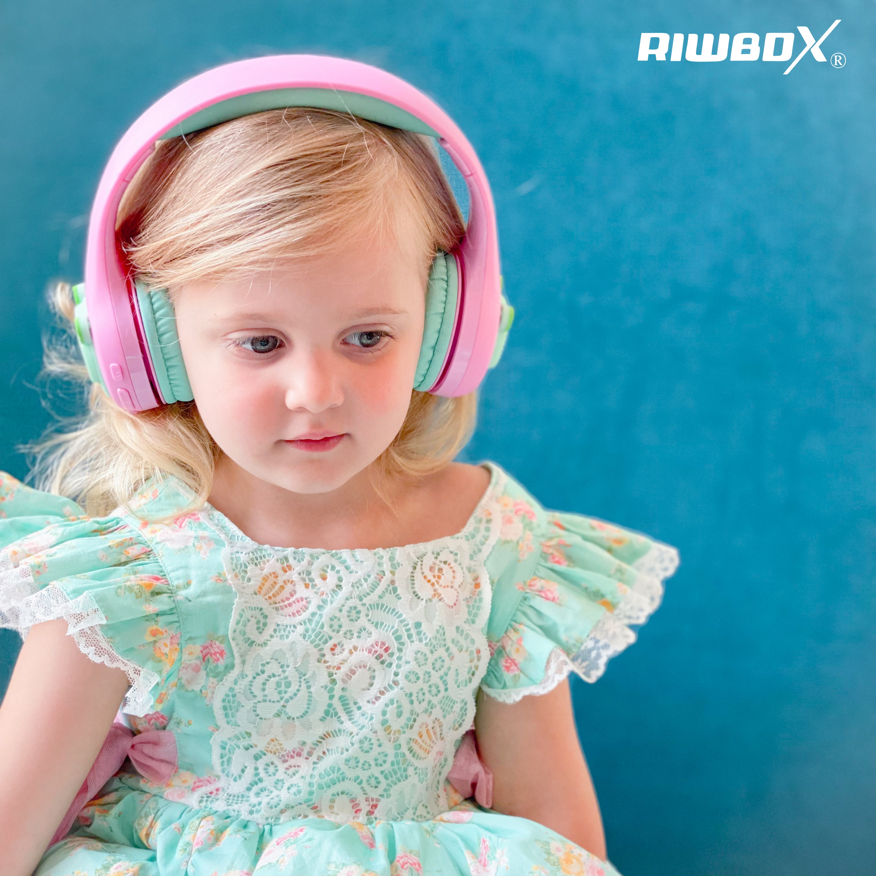 Riwbox Baosilon FB-7S Bluetooth Headphones With LED For Kids