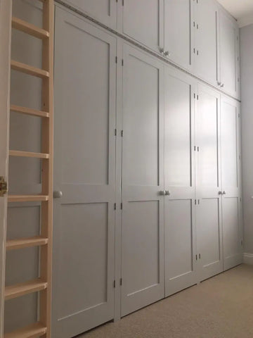 Integrated cupboards with rolling ladder