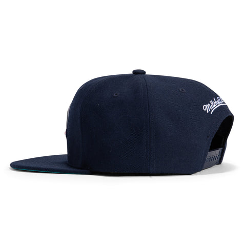 Mitchell & Ness Cut Up Brooklyn Nets Bucket Hat - Black – Hat Club