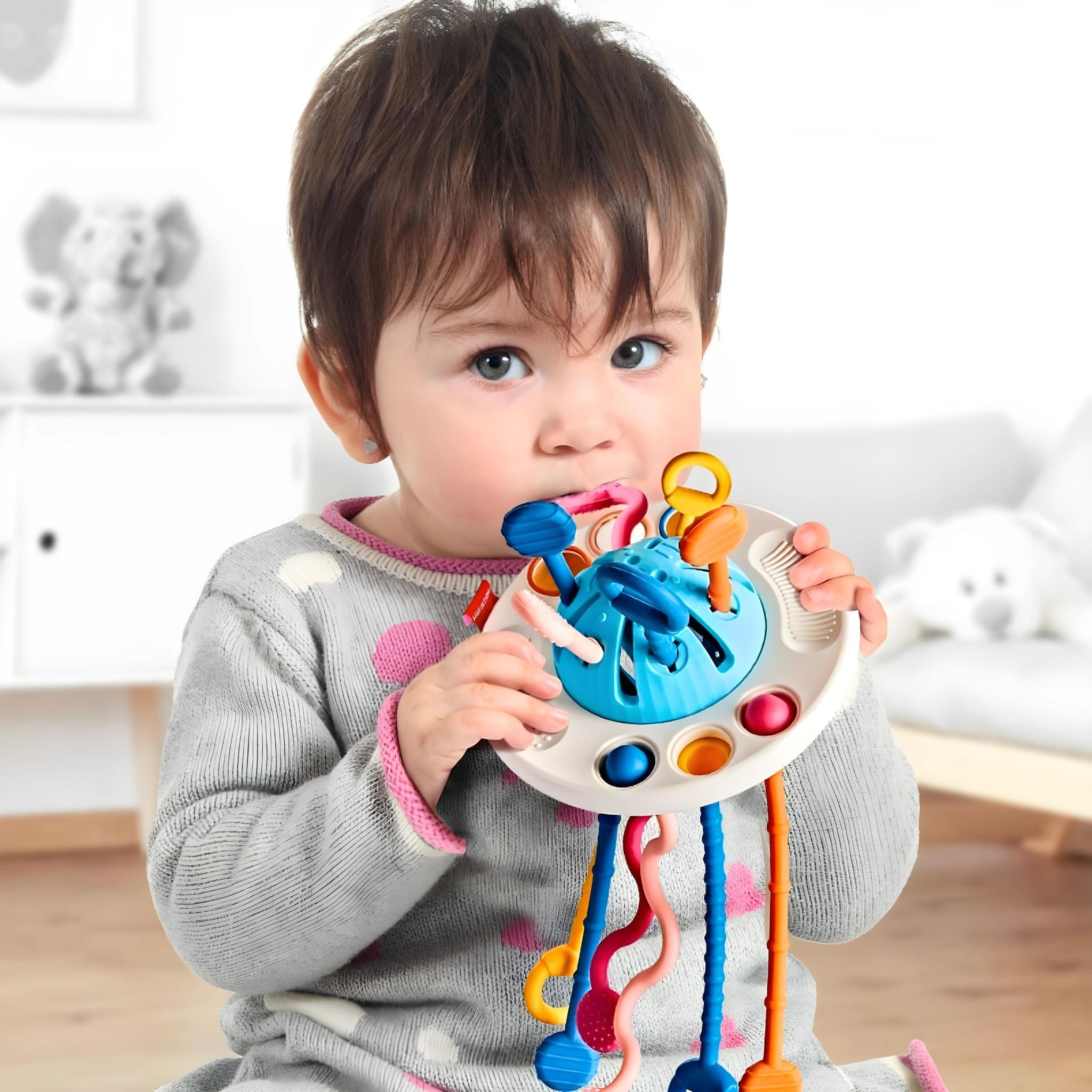 Criança Utilizando Brinquedo Sensorial Multifuncional