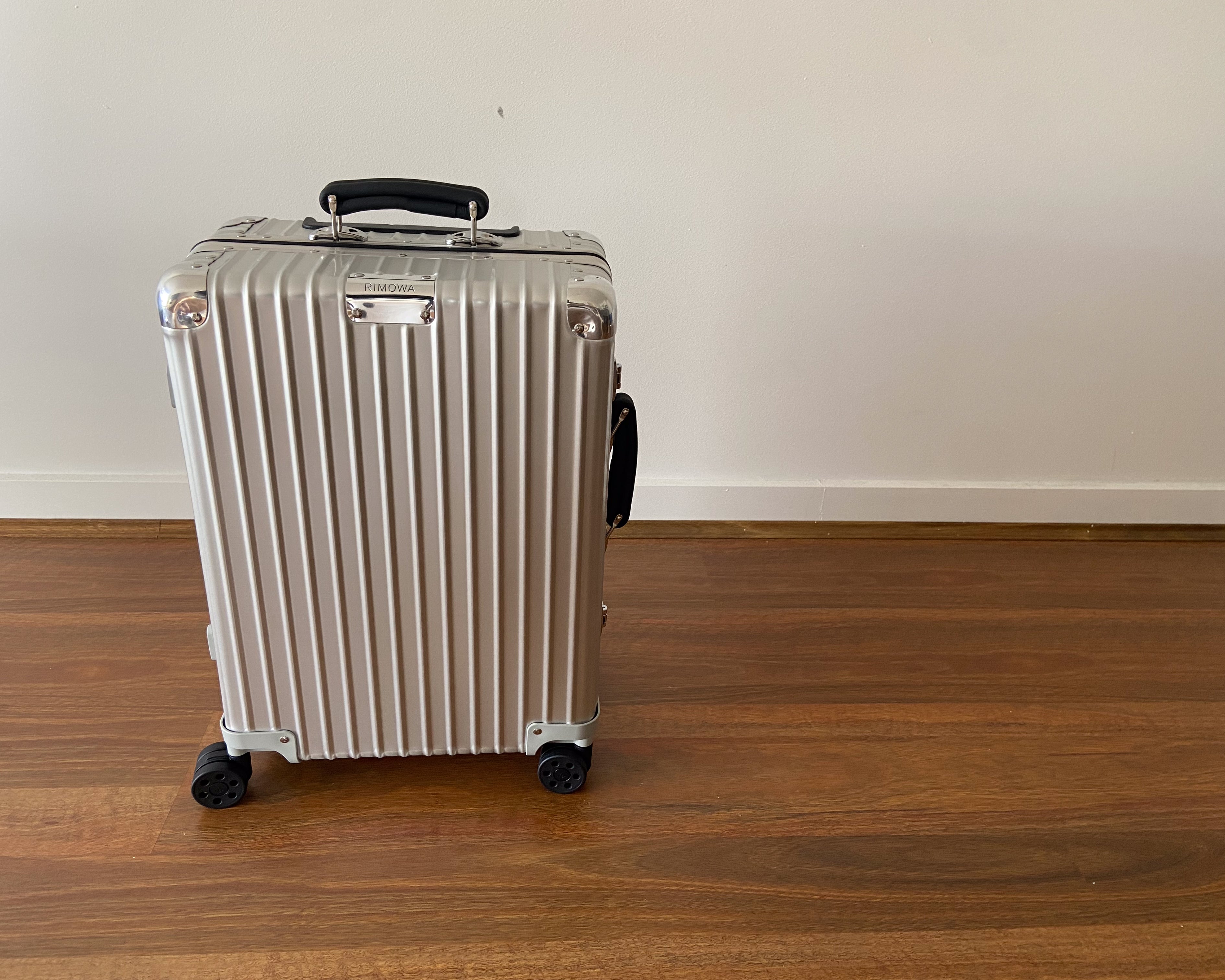 Rimowa classic hero image.jpg__PID:af48dca4-65e4-4c18-bd35-6b574c6b0814