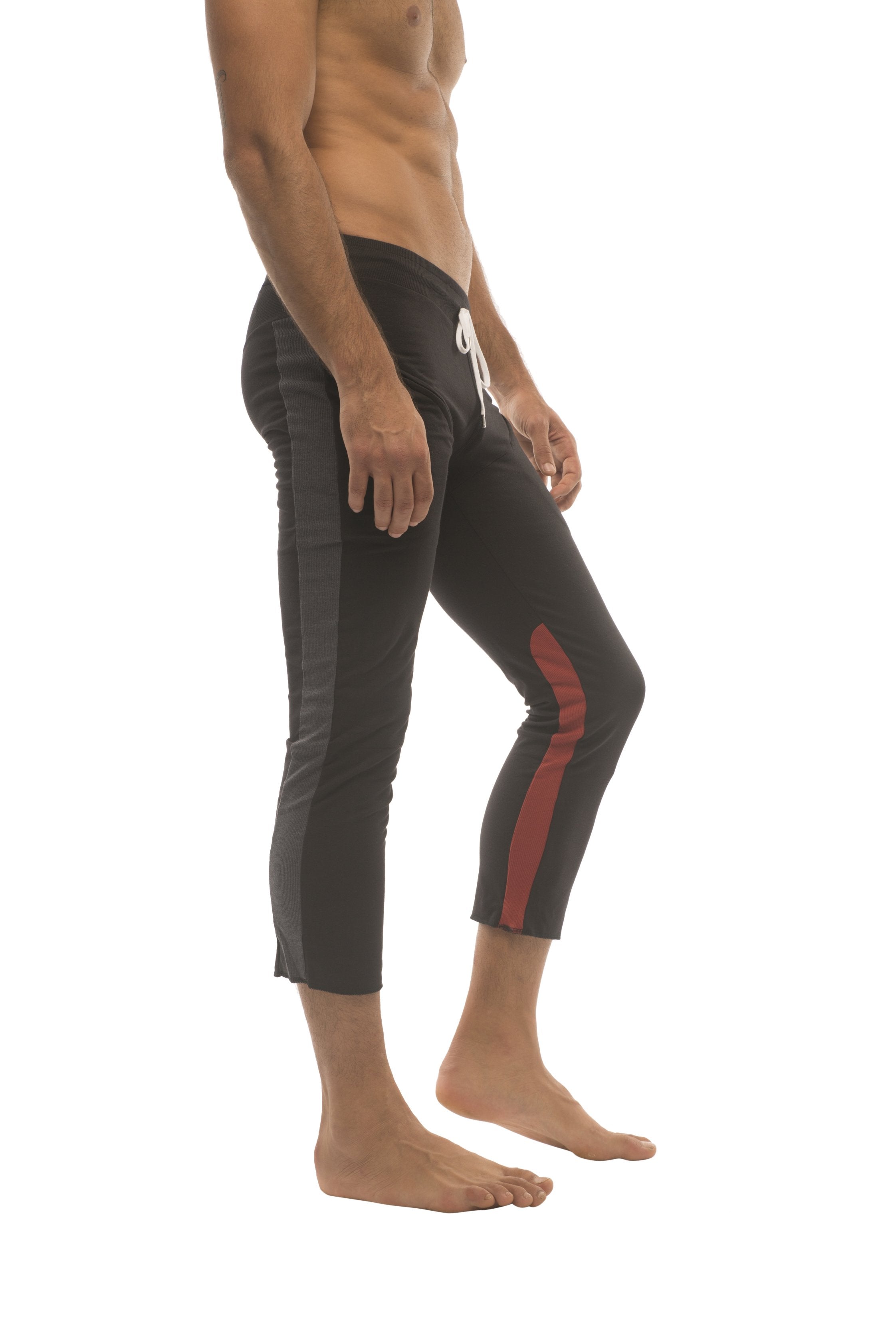 Mens 4/5 Zipper Pocket Capri Yoga Pants 