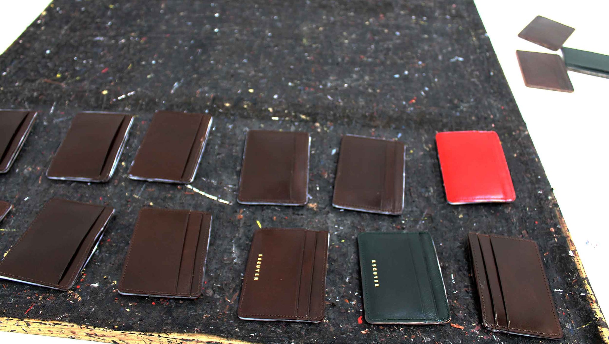 Escuyer cardholder production