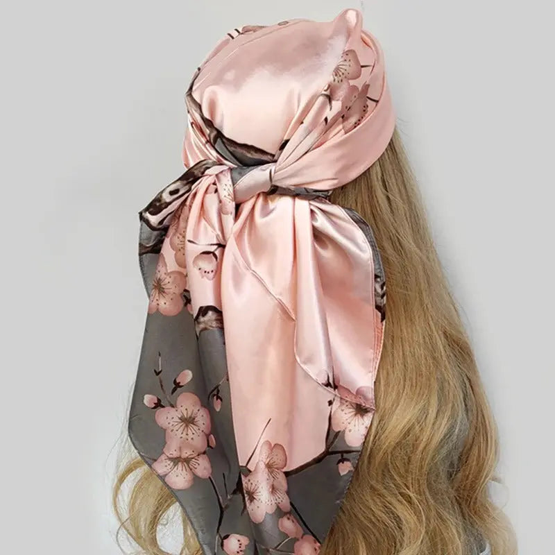 Foulard-Cheveux-Femme-Carré-Rose-à-motifs-Francoise-Coeur-de-Foulard