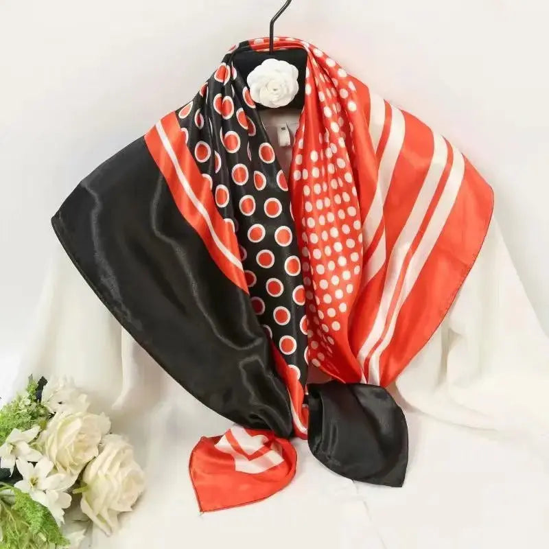 Foulard-Chimio-Carré-Femme-Rouge-Noir-Zahira-Coeur-de-Foulard