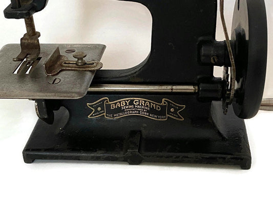 Vintage Childs Singer Sewing Machine Model 20 – Duckwells