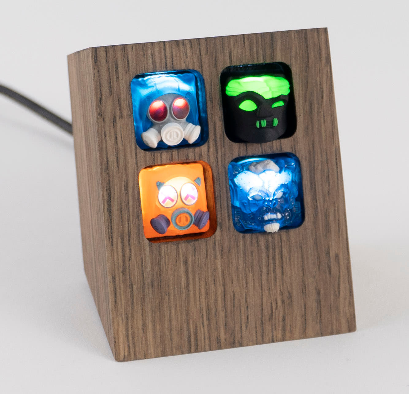 MK Custom 4-Key Wooden Backlit Artisan Keycap Display