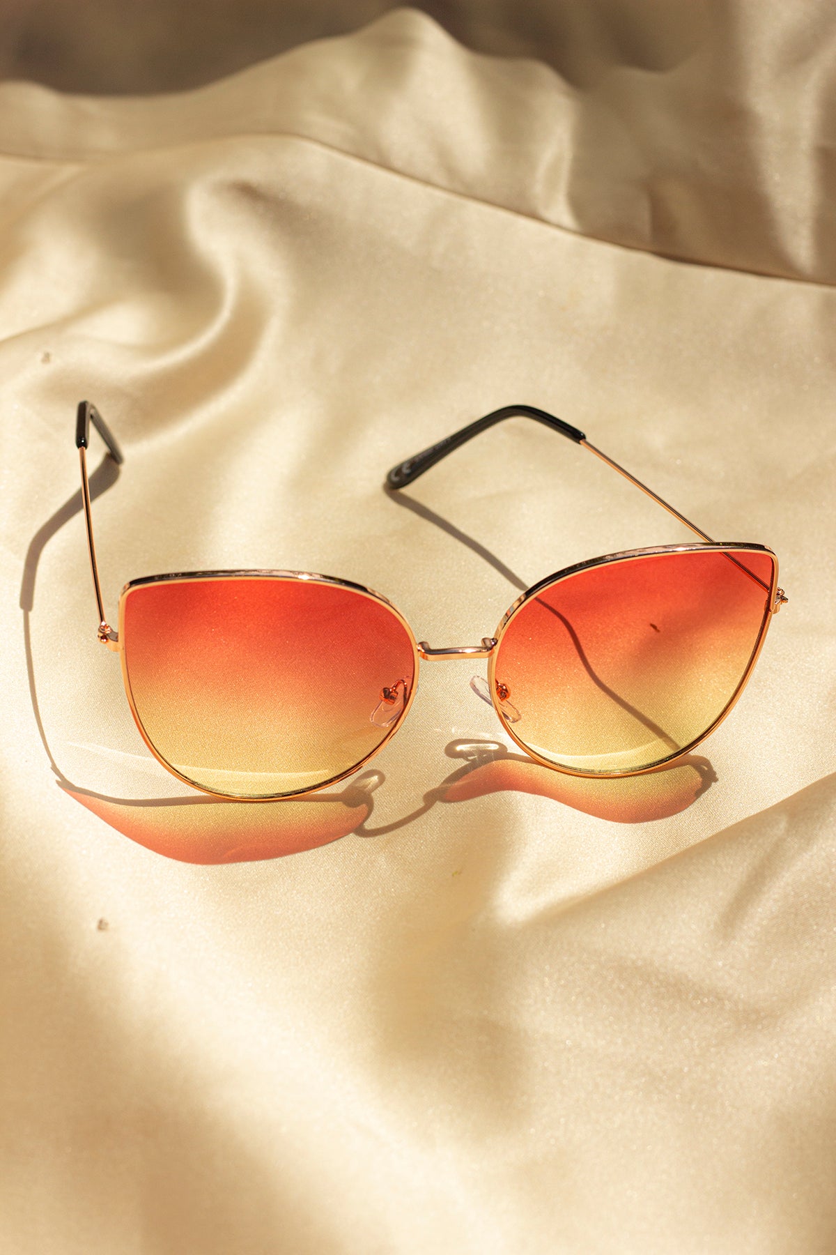 wire frame cat eye sunglasses