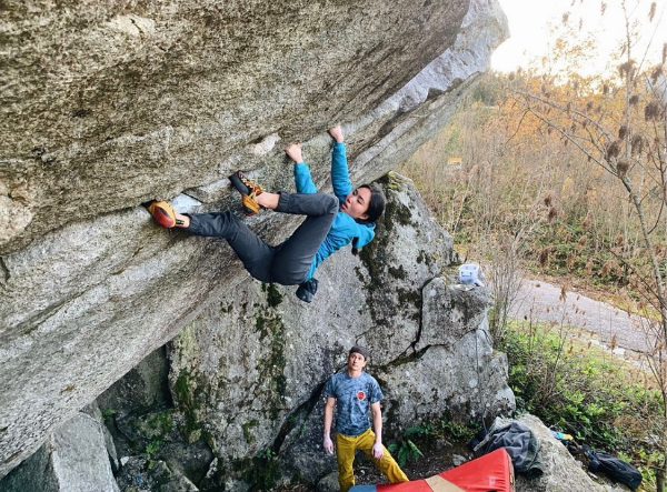 Rock climber Vannavee Pornsinsiriruk, Vanny P. Woman rock climbing bouldering on a steep cliff