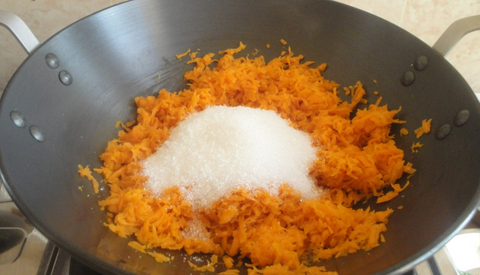 mixing natural sugar in gajar ka sugar