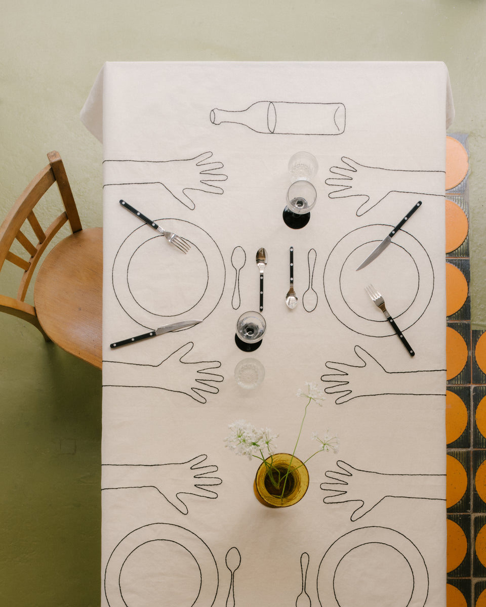 Mains Sur La Table Tablecloth - SARAH_ESPEUTE_0102