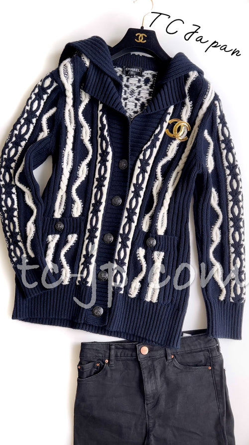 人気ブランドを CHANEL White,Blue カーディガン 42 Cardigan