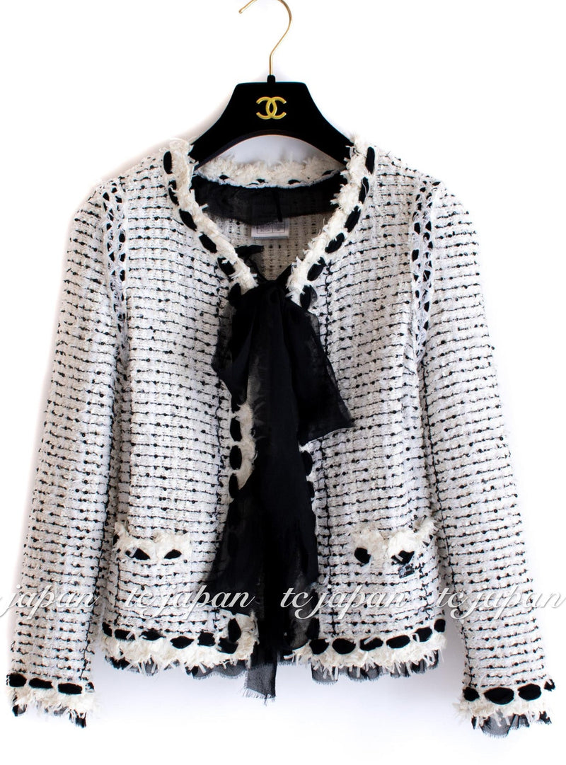 CHANEL 05S White Black Tweed Cardigan Jacket Skirt 36 38 40