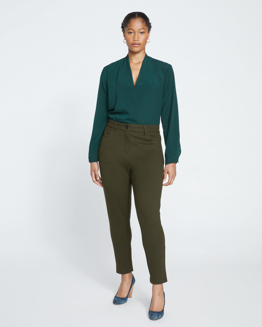 Buy Women Green Regular Fit Solid Casual Trousers Online - 856307 | Allen  Solly