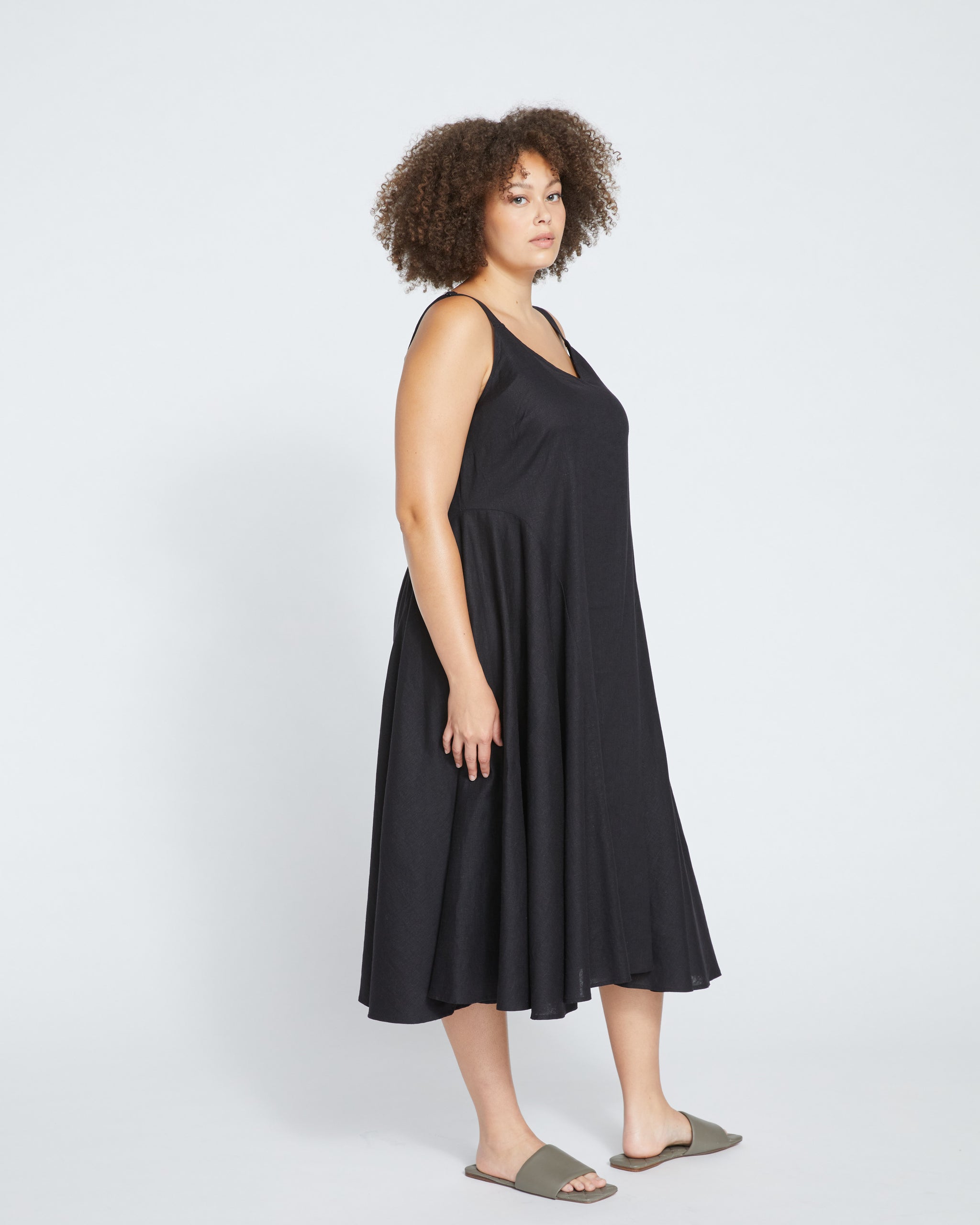 Sunshower Flowy Linen Dress - Black | Universal Standard