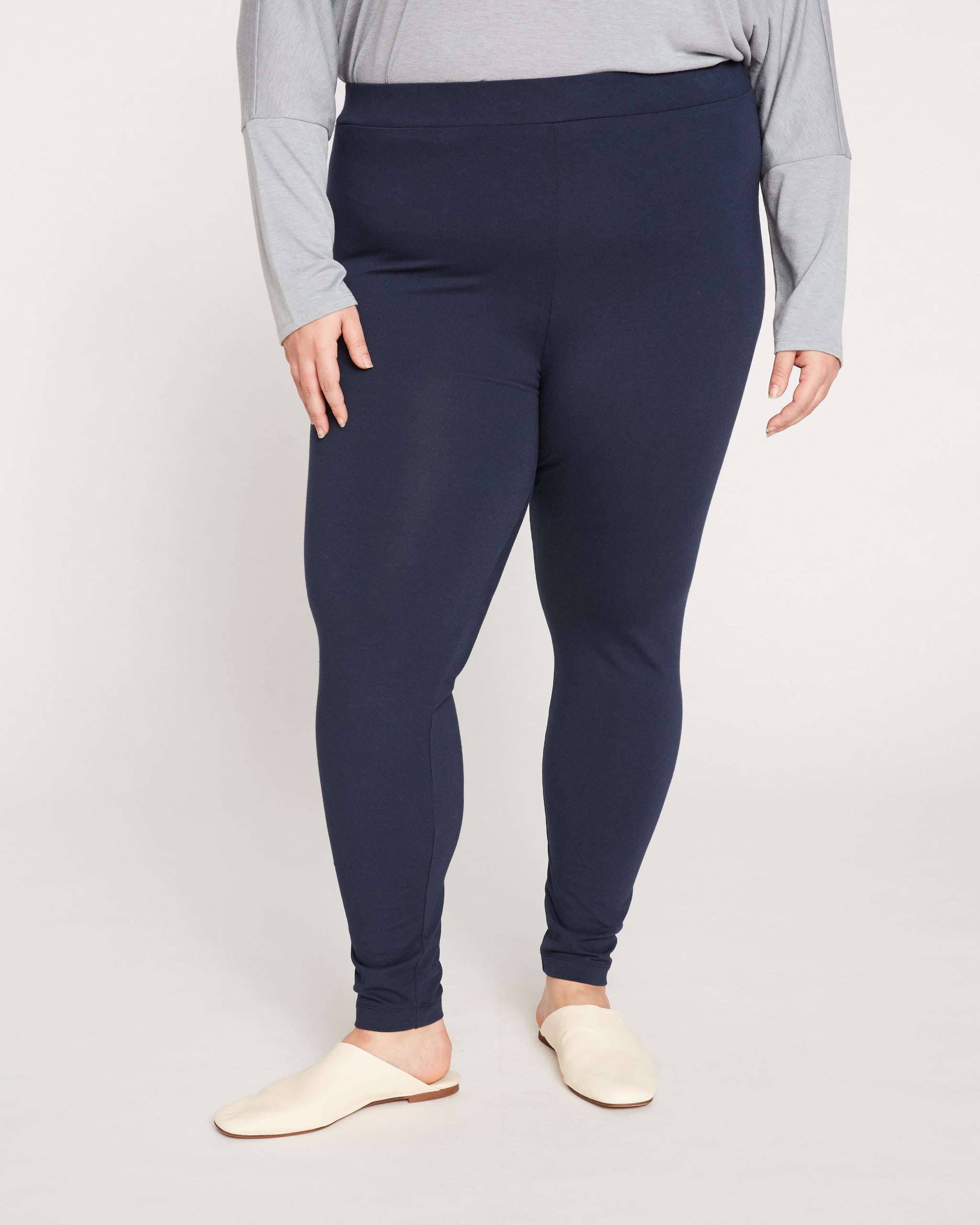 Roya Leggings 27 Inch - Navy | Universal Standard