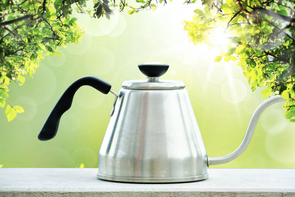 https://cdn.shopify.com/s/files/1/0838/4525/files/What_is_the_Importance_of_Using_a_Gooseneck_Kettle_for_Brewing_Coffee_1024x1024.jpg?v=1704526607