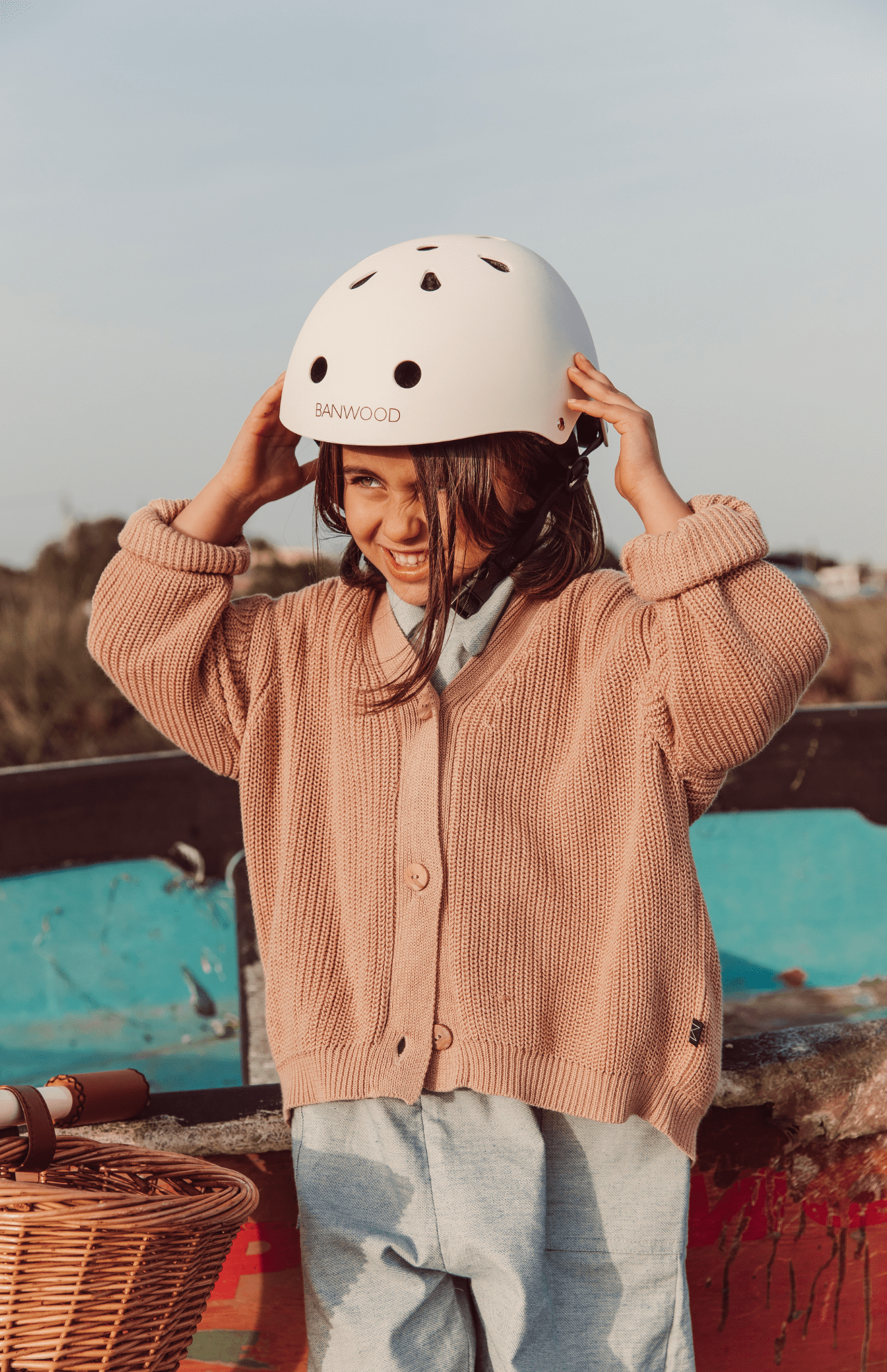 banwood pink helmet