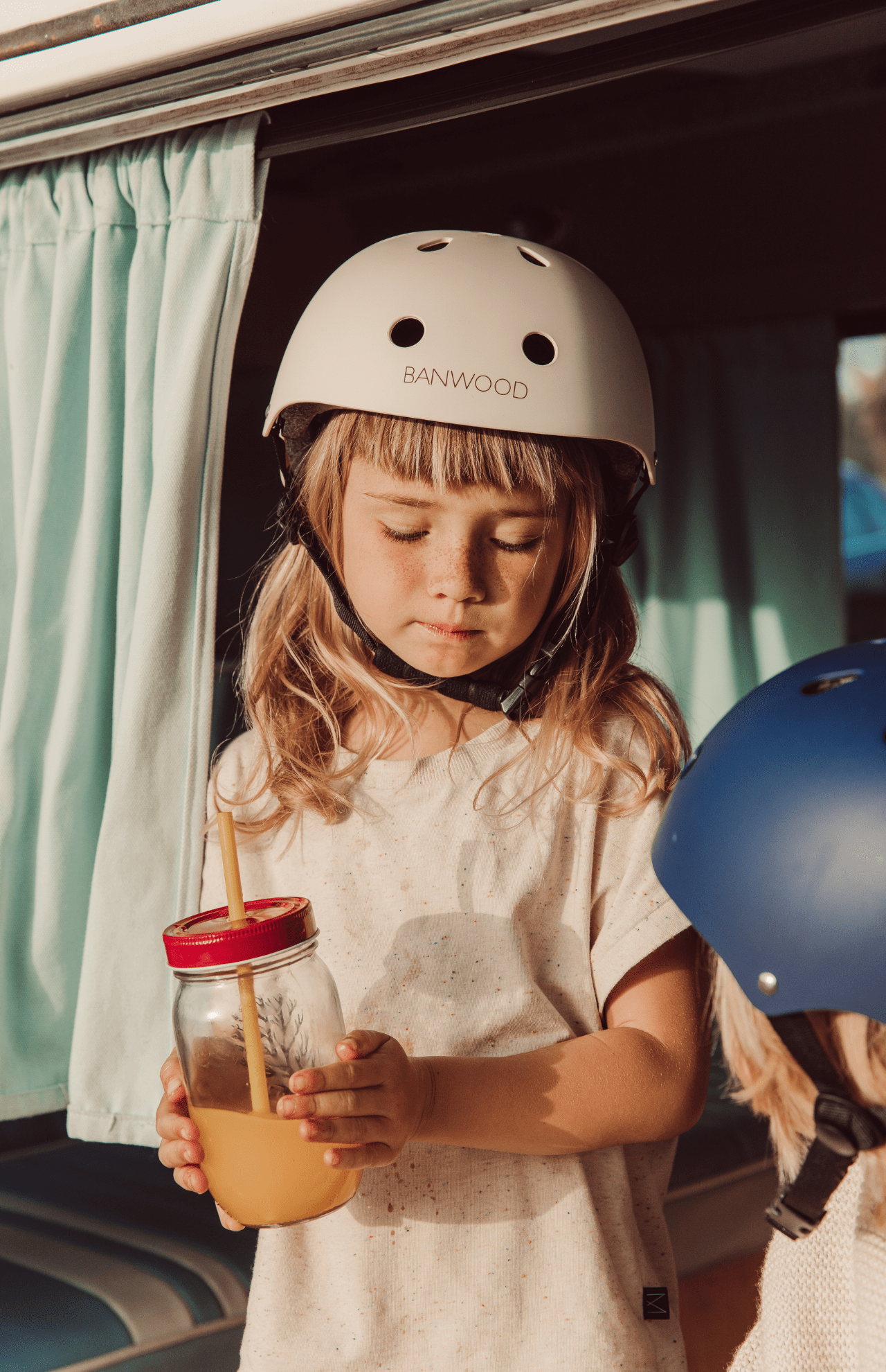 banwood pink helmet