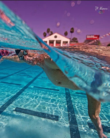 Foto da capa da revista SWIMMER pelo fundador da Outex, JR desouza