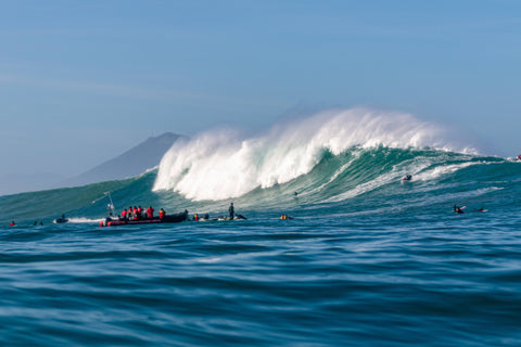Big wave surf photographer Lucas Cidivino relies on Outex waterproof housing for above and underwater work
