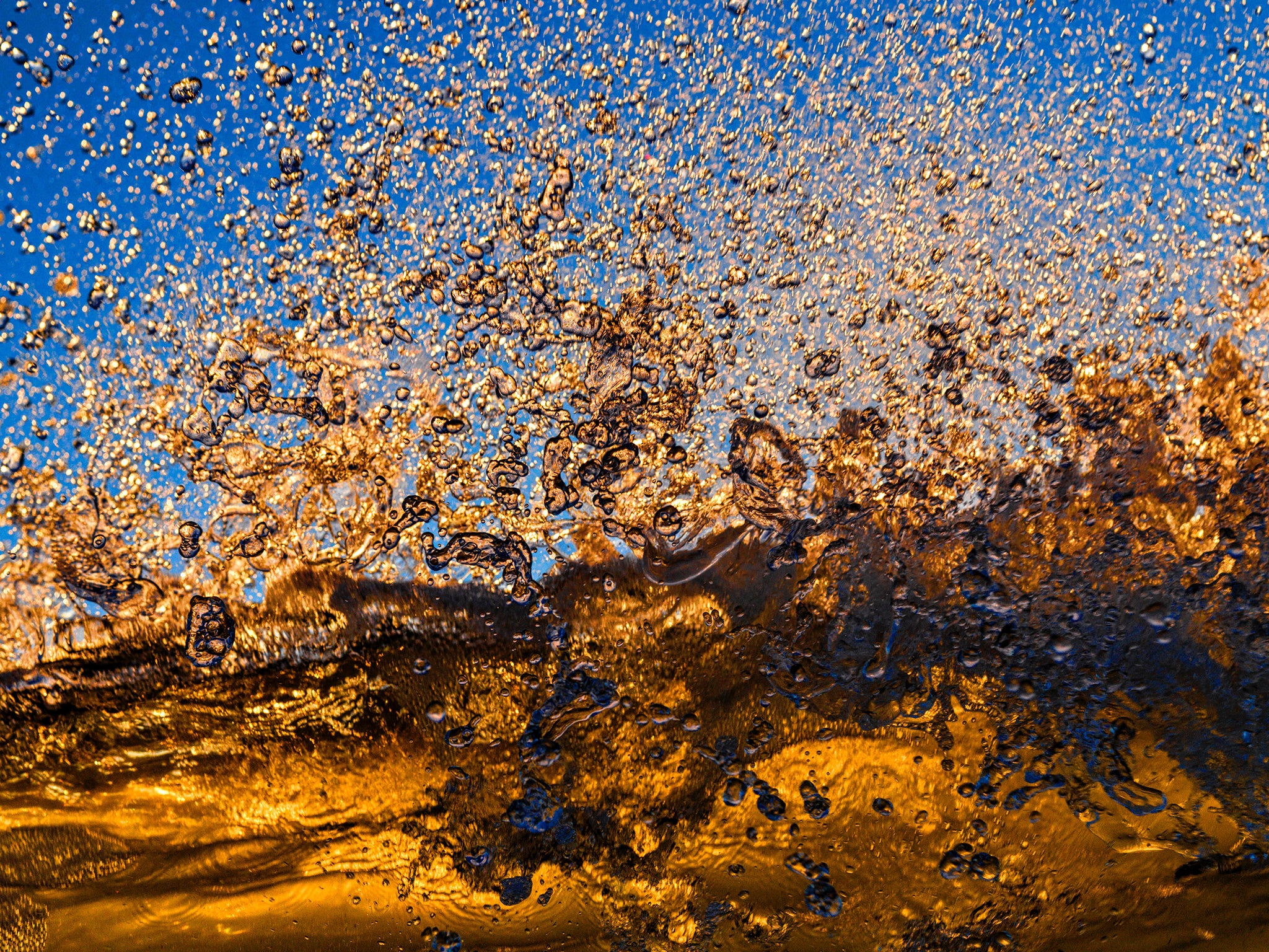 Capturing the photo magic of ocean waves by artist Shun Natsui for Outex website 3