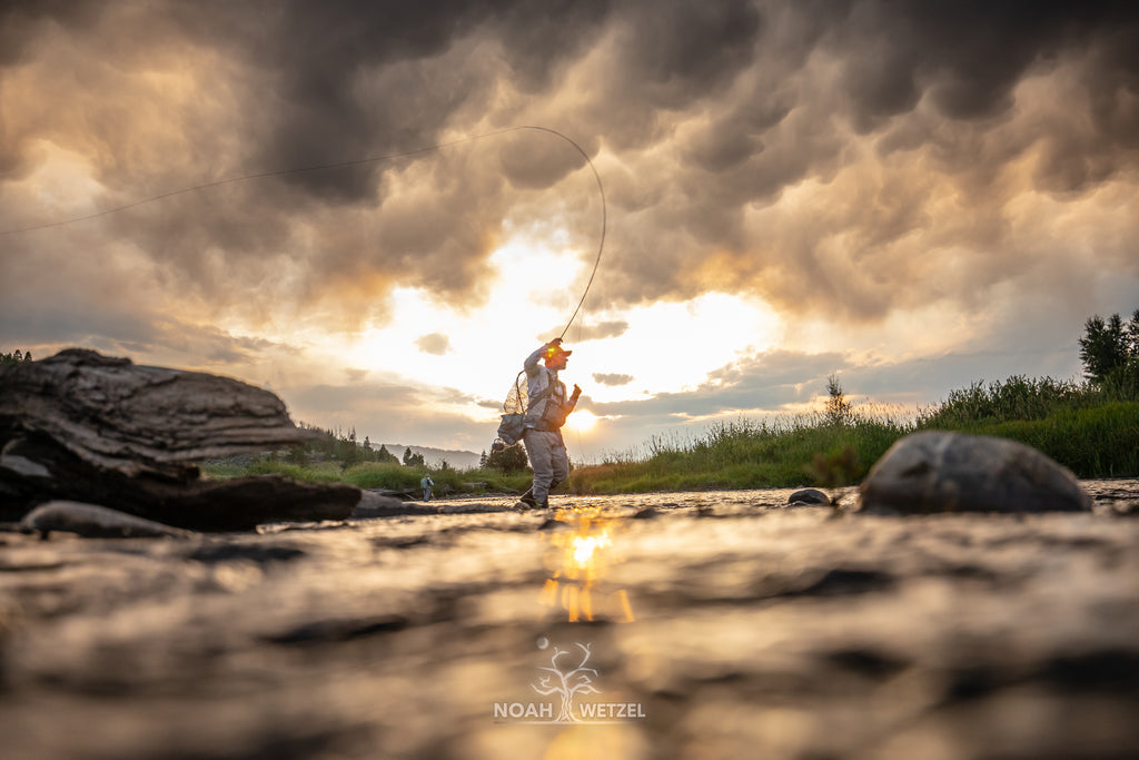 Photo de pêche à la mouche par Noah Wetzel, lauréat du prix Red Bull Illume, utilisant le boîtier de caméra étanche Outex