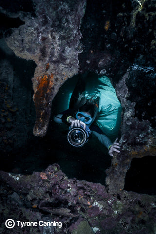 La photographe de la Grande Barrière de Corail, Joeva Dachelet, vend des tirages sous-marins dans des complexes hôteliers, des boutiques et en ligne 7