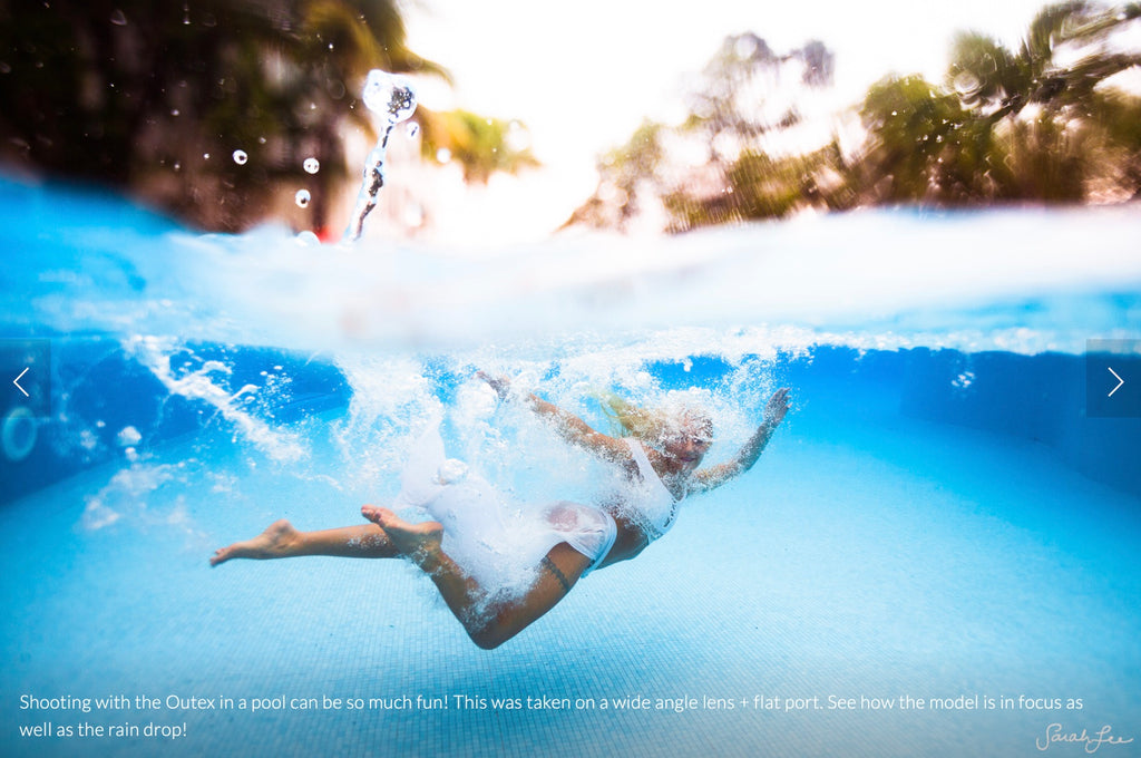 modèle de nageur sautant dans une piscine à l'aide du système de boîtier sous-marin Outex
