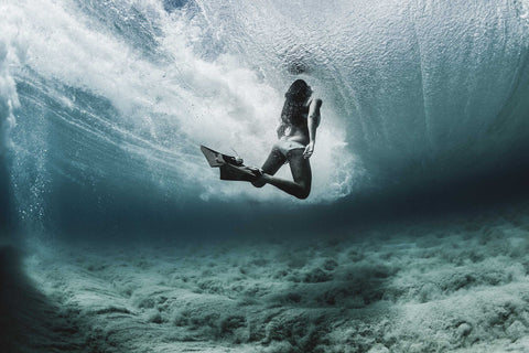 Foto de surfista subaquático pelo profissional Matt Catalano usando o sistema de alojamento Outex