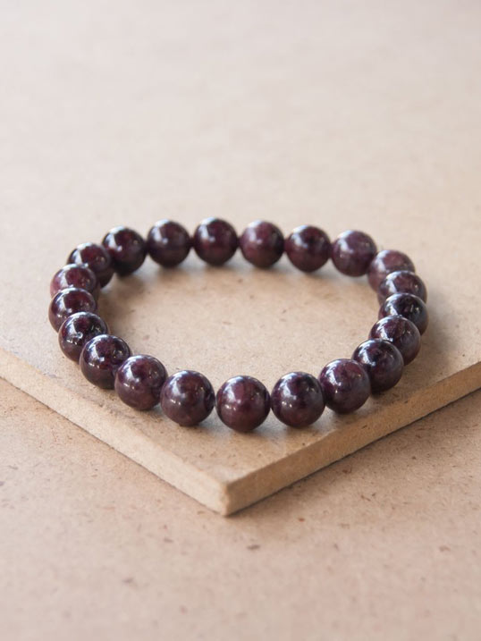 garnet beads meaning